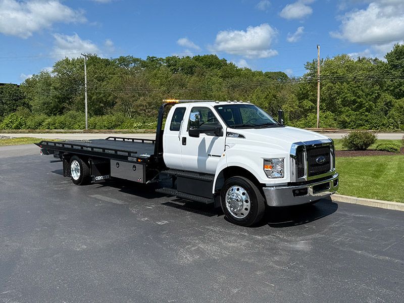 2025 Ford F750 (Key# 1963) 1